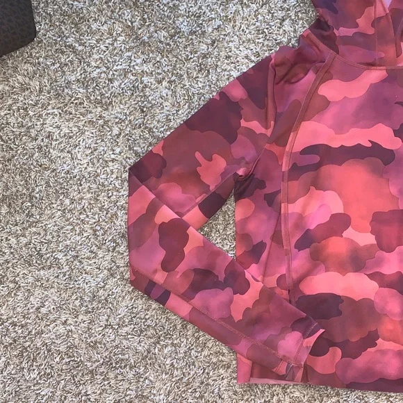 Athleta Women’s Pink and Red Camo Hooded Cropped Pullover Sweatshirt Hoodie XS - Picture 3 of 15